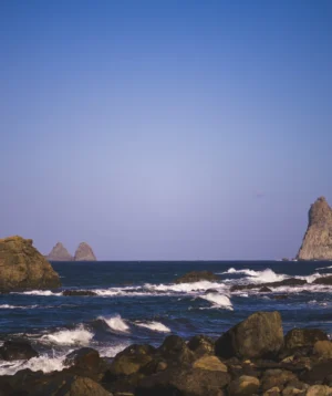 Rocky Beach With Large Rocks